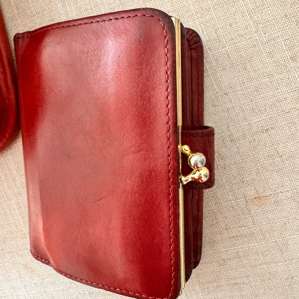 -SOLD- Coach vintage convertible Red Leather Crossbody Bag and Wallet Set - Picture 10 of 16
